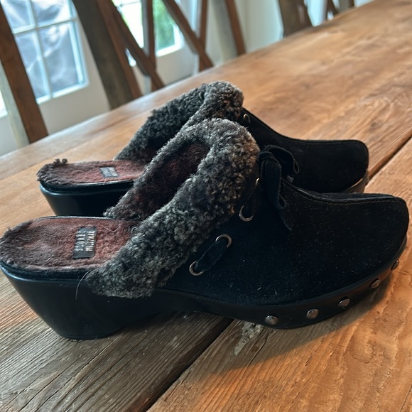 Stuart Whitman fleece lined clogs. - Picture 2 of 4